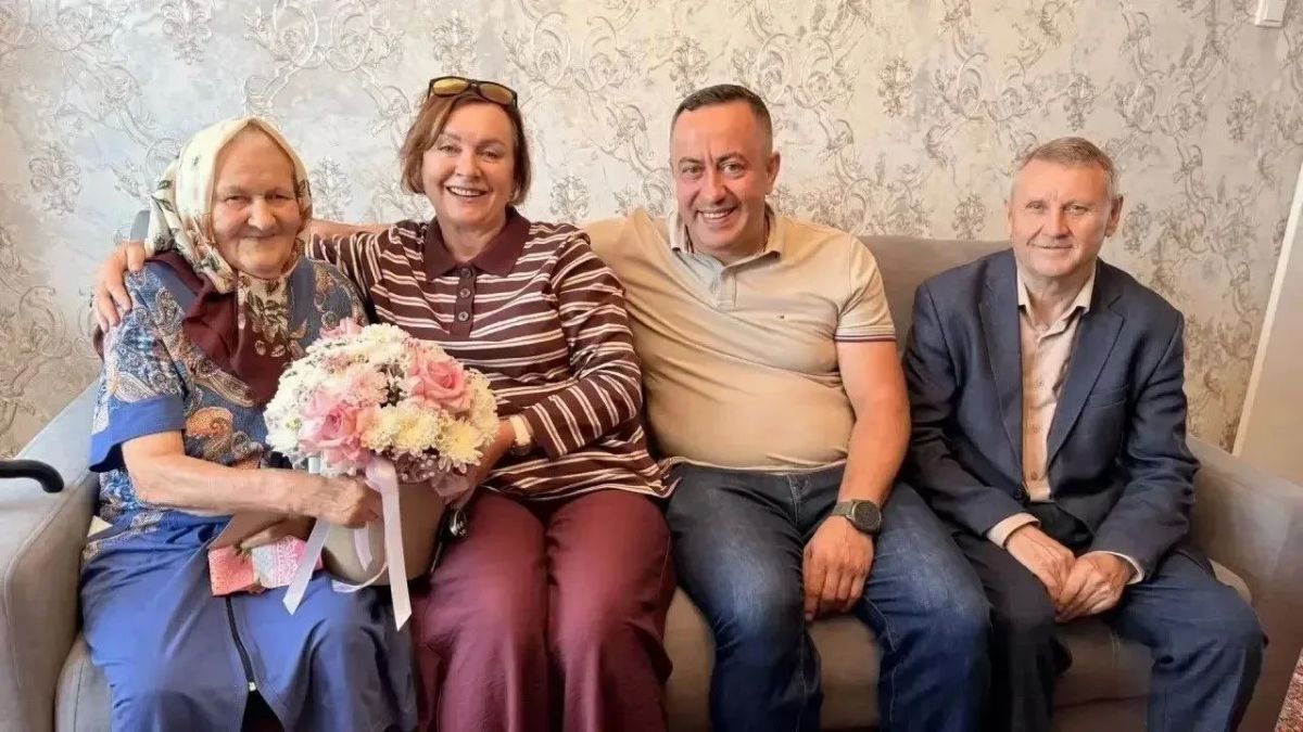 В селе Сергеевка Оконешниковского района 90-летний юбилей отмечает Нина Михайловна Потапова В селе Сергеевка Оконешниковского района 90-летний юбилей отмечает Нина Михайловна Потапова