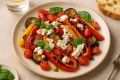 Цените тёплые вечера и яркие вкусы? Попробуйте салат с запечёнными перцами и фетой!