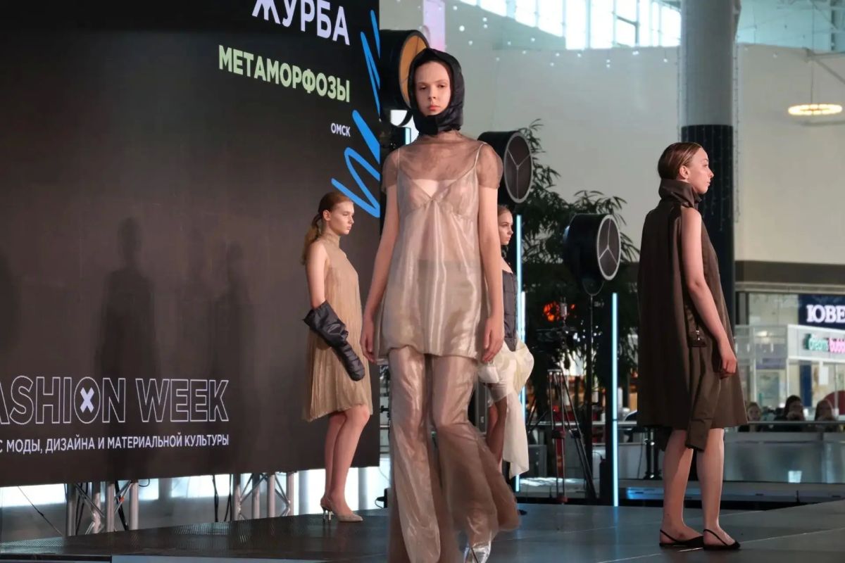 Выпускница Омского Политеха Алина Журба забрала Гран-при Omsk Fashion Weekend с коллекцией «Метаморфозы» Выпускница Омского Политеха Алина Журба забрала Гран-при Omsk Fashion Weekend с коллекцией «Метаморфозы»