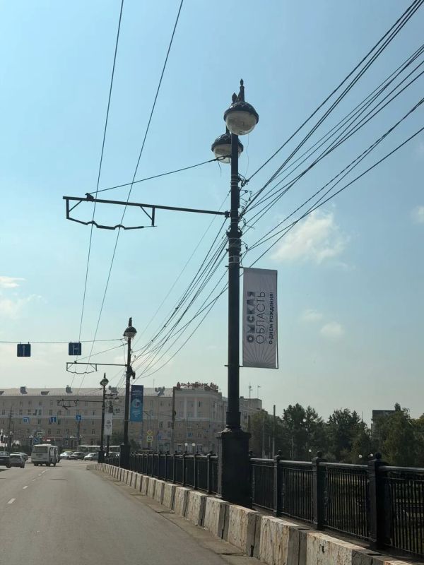 Город начали украшать к празднованию Дня Омской области и города Омска. Город начали украшать к празднованию Дня Омской области и города Омска.
