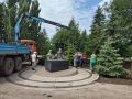 У памятника Высоцкому появился новый газон