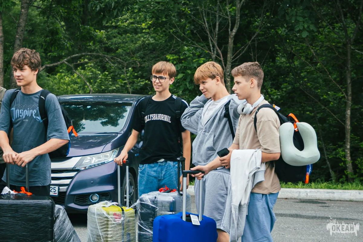 "Океан" ждёт: омские школьники принимают участие в международной смене во Владивостоке "Океан" ждёт: омские школьники принимают участие в международной смене во Владивостоке