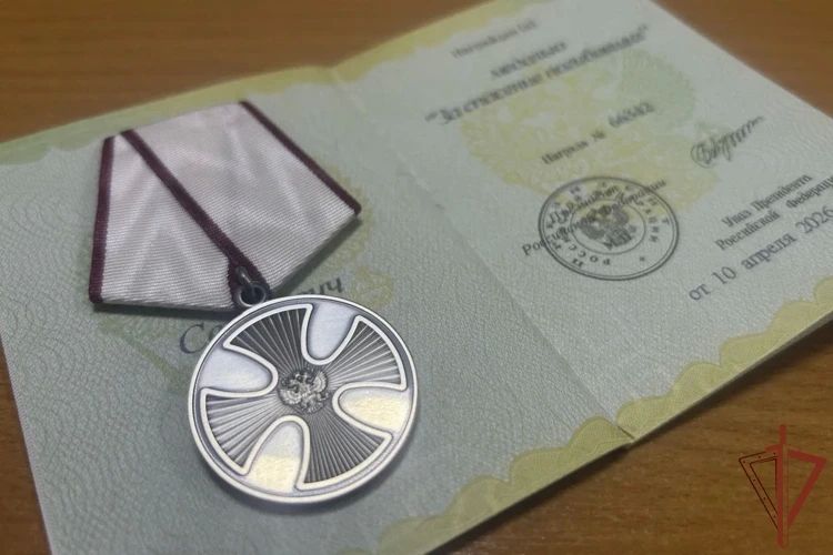 Сотрудник вневедомственной охраны Управления Росгвардии по Омской области награжден медалью «За спасение погибавших» Сотрудник вневедомственной охраны Управления Росгвардии по Омской области награжден медалью «За спасение погибавших»