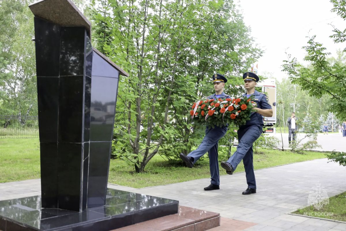 Более 20 кг экипировки, ноль видимости: в Омске определяют лучшее звено газодымозащитников Сибири Более 20 кг экипировки, ноль видимости: в Омске определяют лучшее звено газодымозащитников Сибири