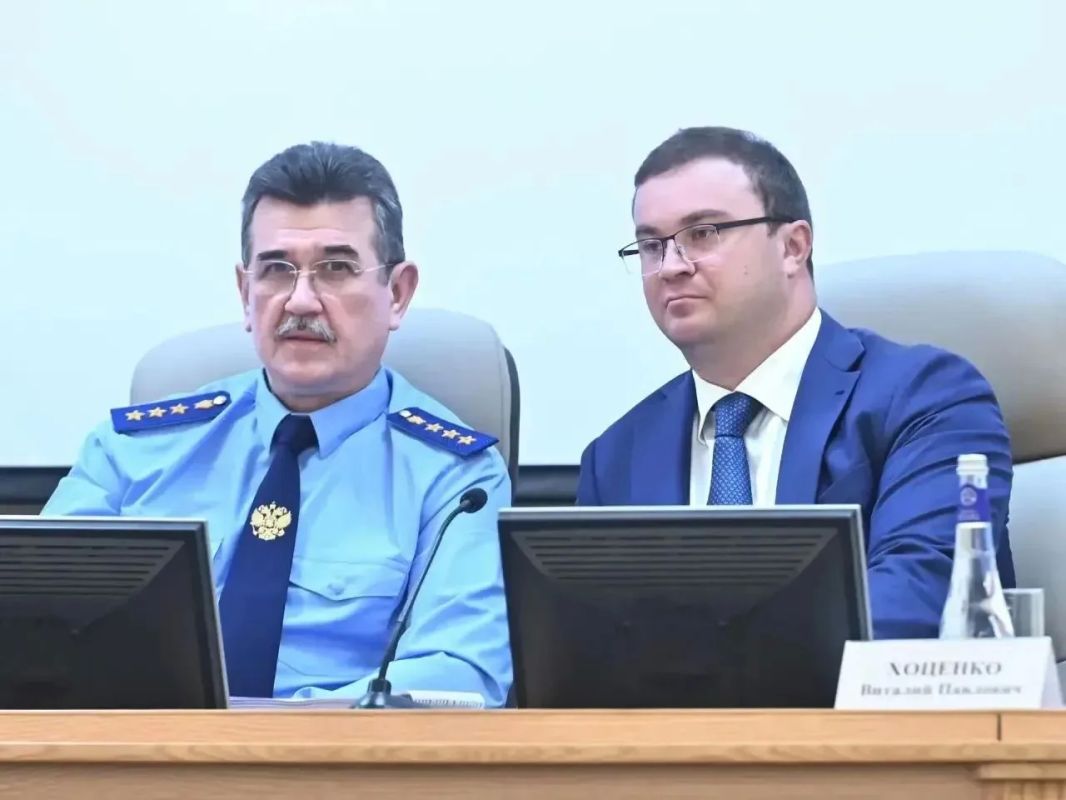 Губернатор Омской области Виталий Хоценко провел рабочую встречу с заместителем Генерального прокурора Российской Федерации Сергеем Зайцевым, который находится в регионе с рабочим визитом Губернатор Омской области Виталий Хоценко провел рабочую встречу с заместителем Генерального прокурора Российской Федерации Сергеем Зайцевым, который находится в регионе с рабочим визитом