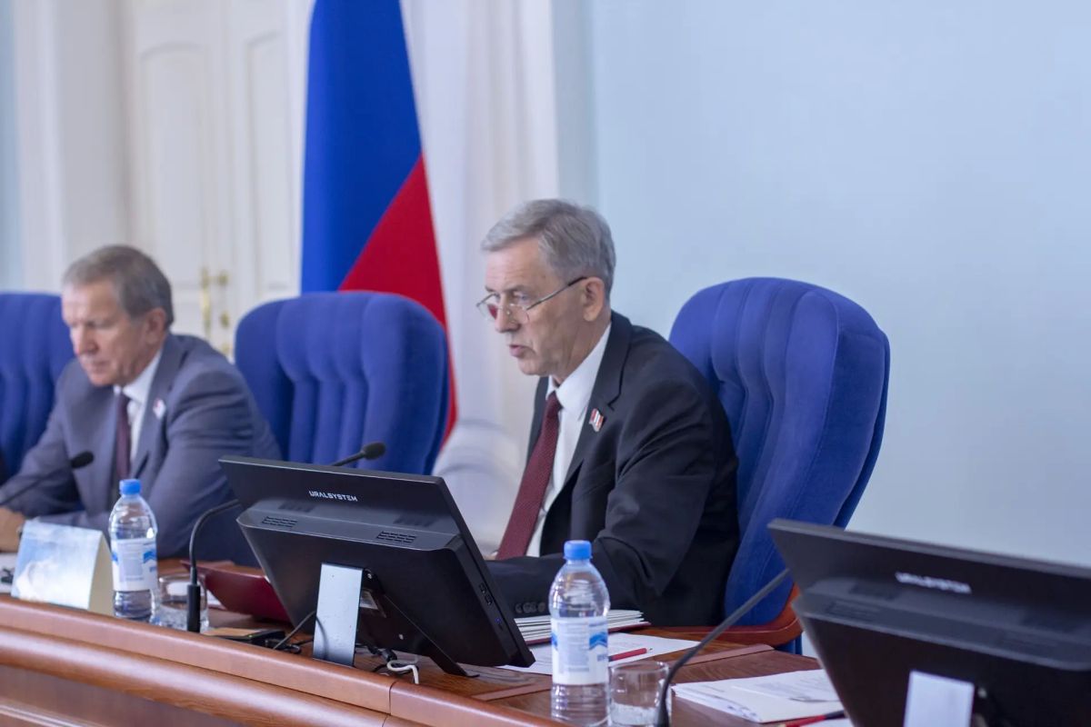 Областной парламент принял еще два закона, направленных на поддержку участников СВО и членов их семей Областной парламент принял еще два закона, направленных на поддержку участников СВО и членов их семей