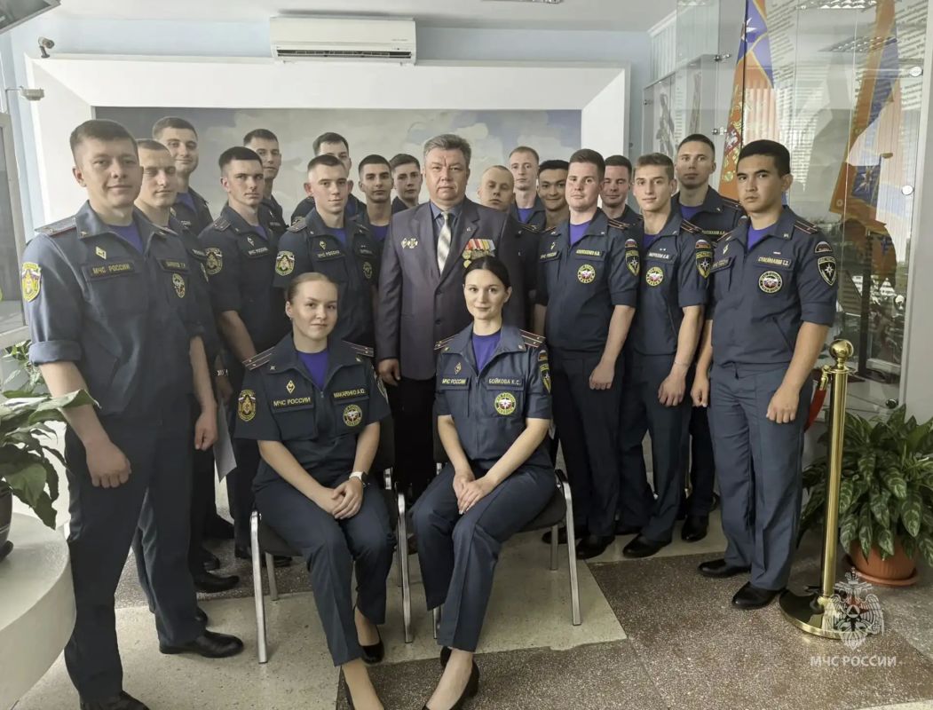 Выпускники ВУЗов МЧС России прибыли на службу в омские подразделения Выпускники ВУЗов МЧС России прибыли на службу в омские подразделения