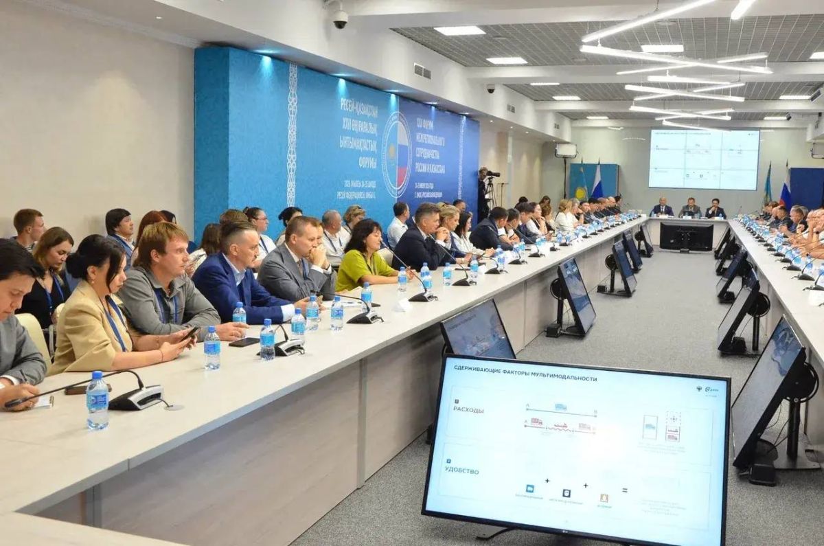Сегодня в Омске стартовал масштабный форум, объединивший более 300 участников из регионов России и Казахстана Сегодня в Омске стартовал масштабный форум, объединивший более 300 участников из регионов России и Казахстана
