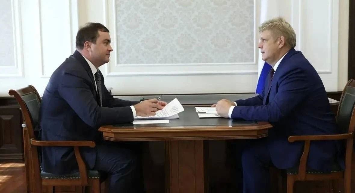 Виталий Хоценко: В ходе рабочей встречи с полномочным Представителем Президента России в СФО Анатолием Анатольевичем особое внимание уделили решению социальных вопросов