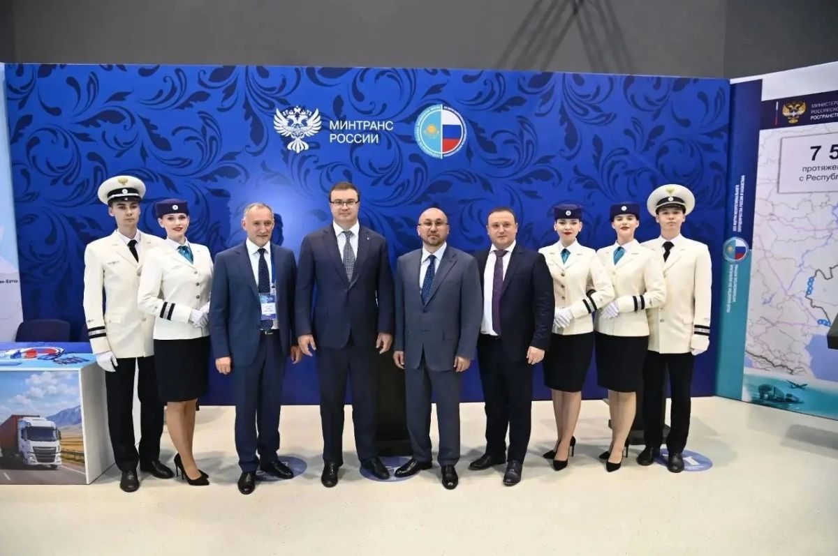 Виталий Хоценко осмотрел выставку XXII Форума межрегионального сотрудничества России и Казахстана Виталий Хоценко осмотрел выставку XXII Форума межрегионального сотрудничества России и Казахстана
