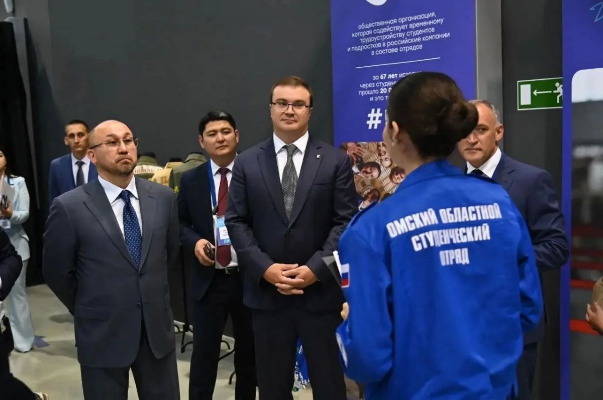 Виталий Хоценко осмотрел выставку XXII Форума межрегионального сотрудничества России и Казахстана Виталий Хоценко осмотрел выставку XXII Форума межрегионального сотрудничества России и Казахстана