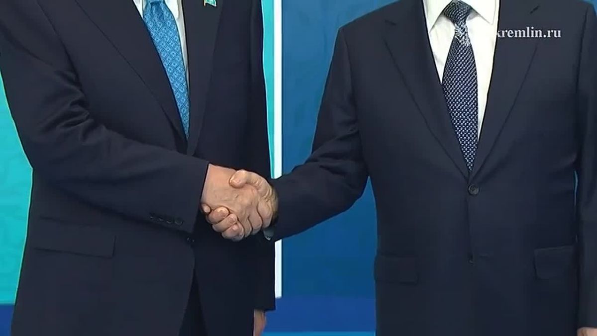 Путин встретился с Токаевым в Омске