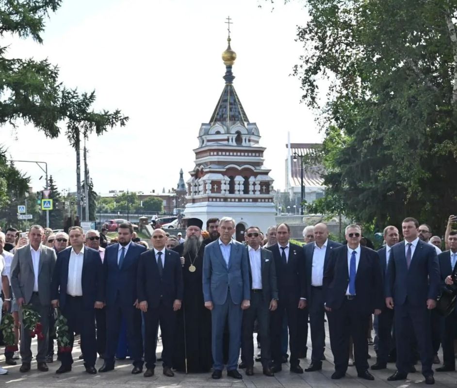 Виталий Хоценко: Вместе с Заместителем Председателя Правительства России Алексеем Логвиновичем Оверчуком и главами регионов Российской Федерации открыли Омске памятник Владимиру Высоцкому Виталий Хоценко: Вместе с Заместителем Председателя Правительства России Алексеем Логвиновичем Оверчуком и главами регионов Российской Федерации открыли Омске памятник Владимиру Высоцкому