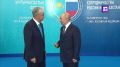 Владимир Путин прибыл в Омск, где встретился с казахстанским коллегой Касым-Жомарт Токаевым — главы государств пожали руки и провели небольшой разговор