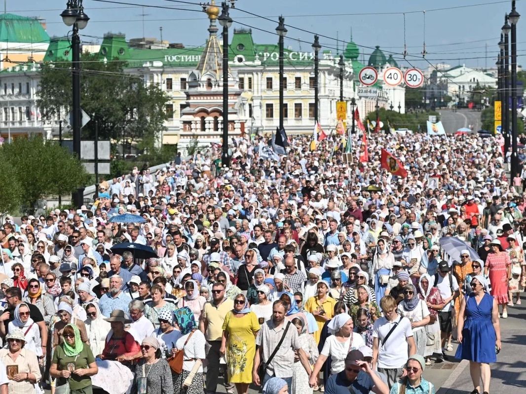 Виталий Хоценко: Тысячи омичей прошли сегодня Крестным ходом по центру Омска в честь Дня Крещения Руси Виталий Хоценко: Тысячи омичей прошли сегодня Крестным ходом по центру Омска в честь Дня Крещения Руси