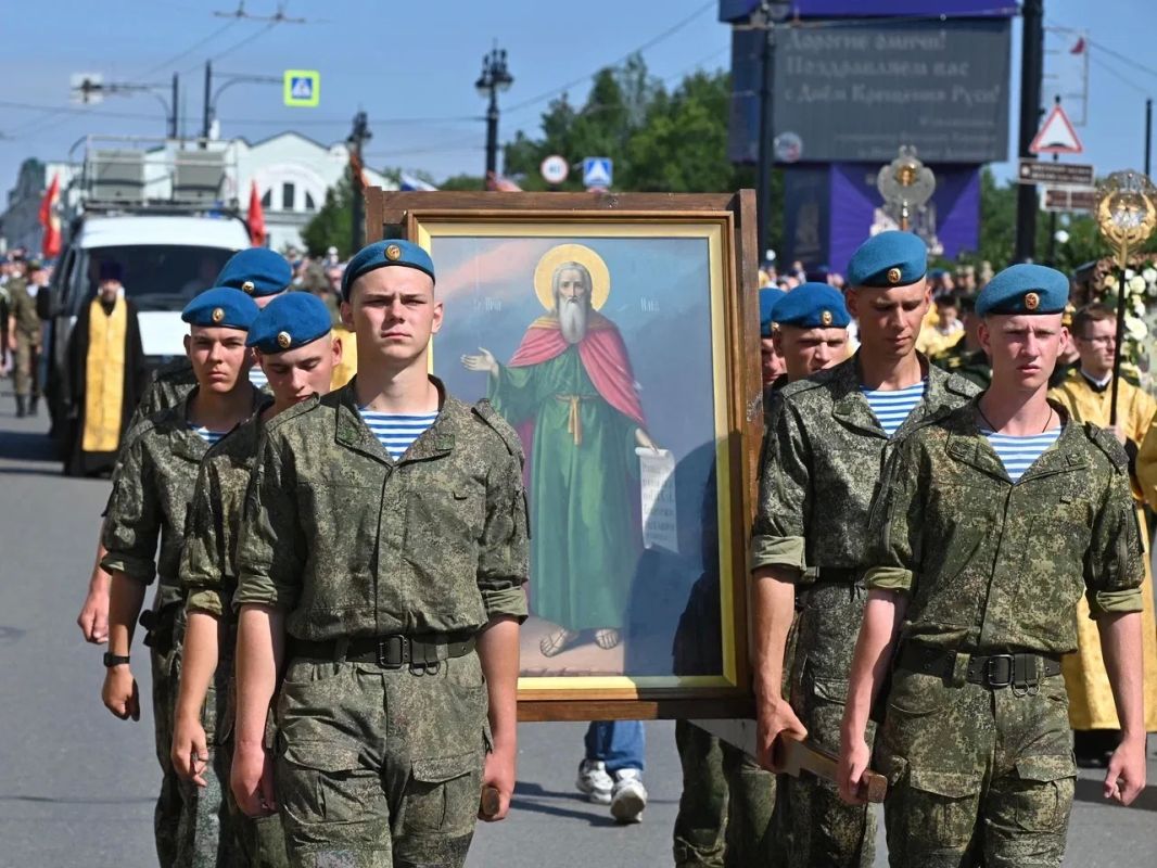 Виталий Хоценко: Тысячи омичей прошли сегодня Крестным ходом по центру Омска в честь Дня Крещения Руси Виталий Хоценко: Тысячи омичей прошли сегодня Крестным ходом по центру Омска в честь Дня Крещения Руси