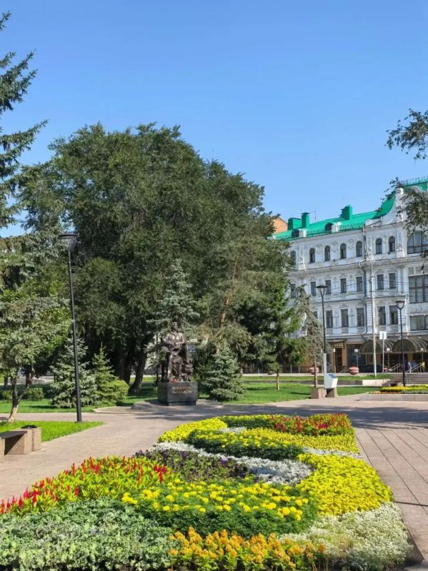 В Омске высадили более полумиллиона цветов В Омске высадили более полумиллиона цветов