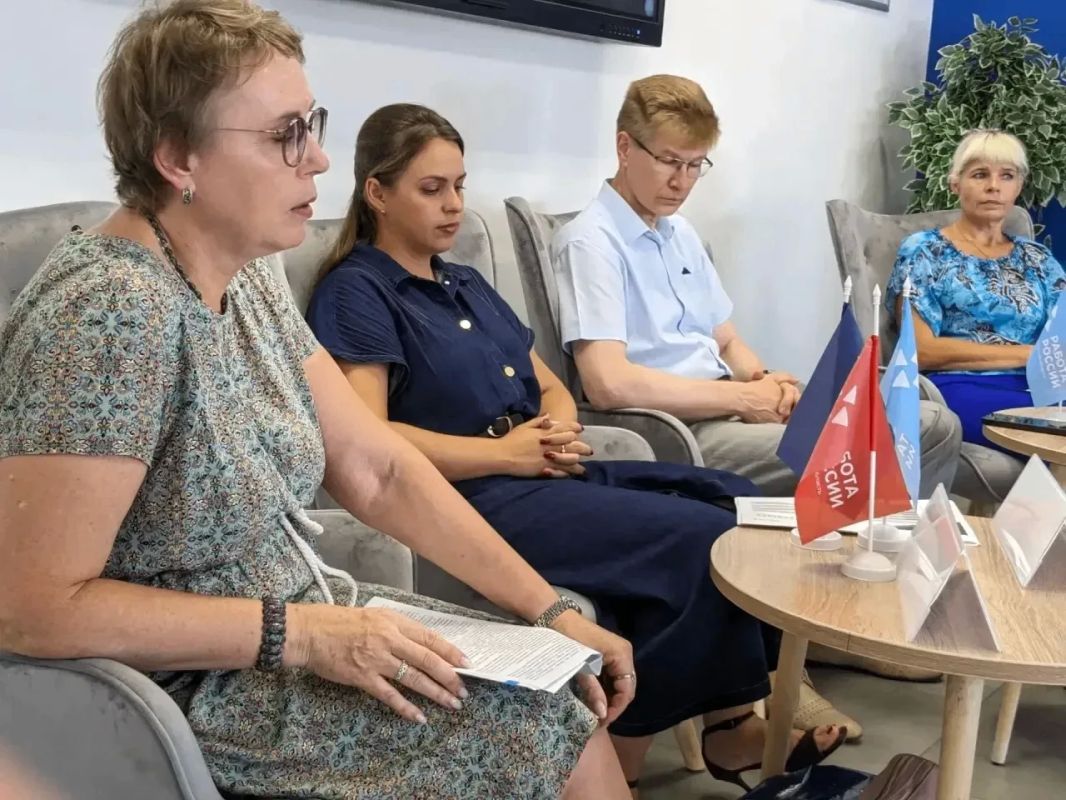 В Кадровом центре «Работа России» на Тарской, 11 состоялась встреча клуба для вернувшихся бойцов и их близких В Кадровом центре «Работа России» на Тарской, 11 состоялась встреча клуба для вернувшихся бойцов и их близких
