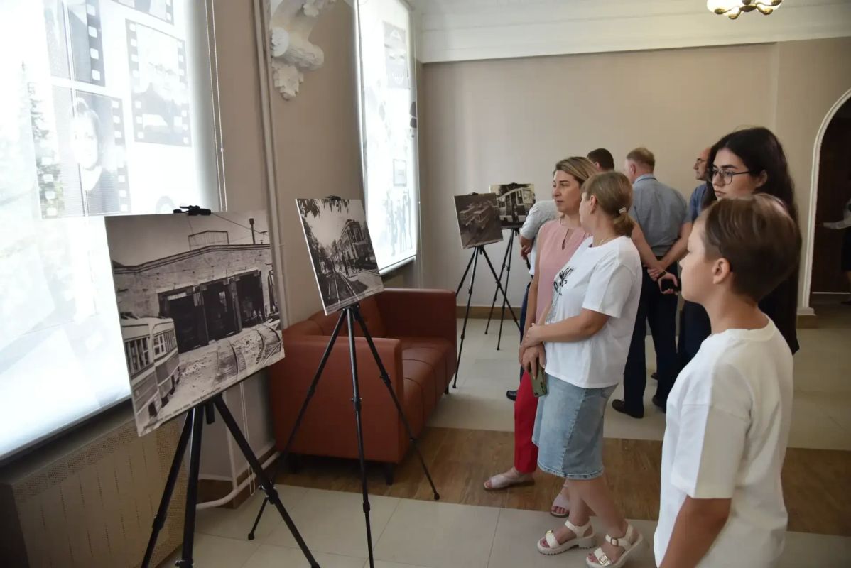В Омске открылась фотовыставка к 90летию трамвайного движения В Омске открылась фотовыставка к 90летию трамвайного движения