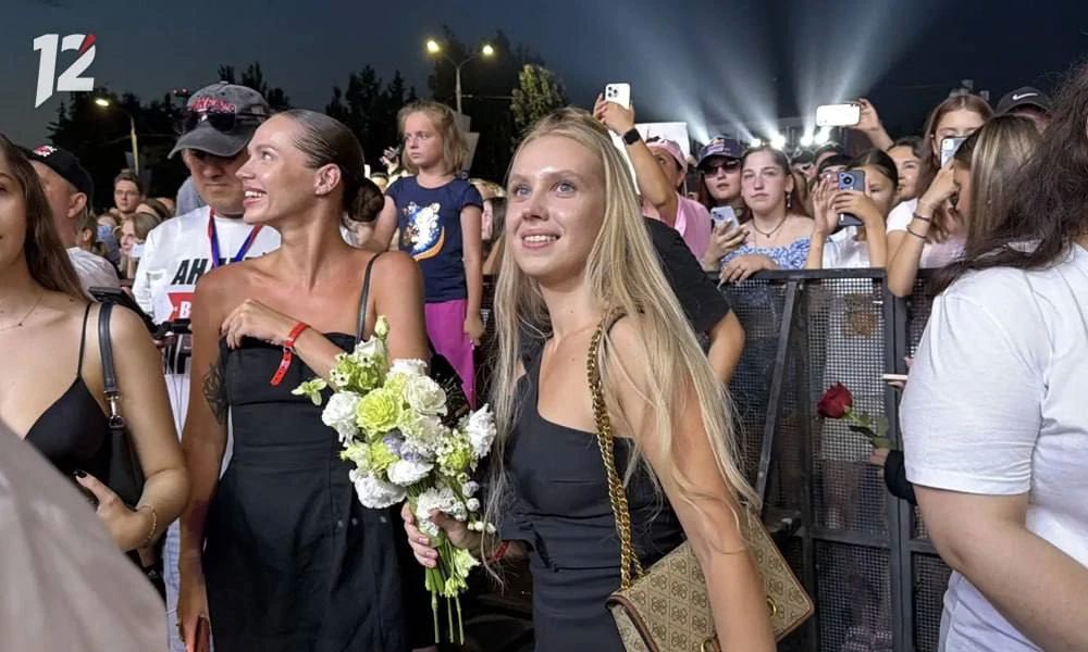 В Омске было громко: Клава Кока зажгла на Соборной площади В Омске было громко: Клава Кока зажгла на Соборной площади