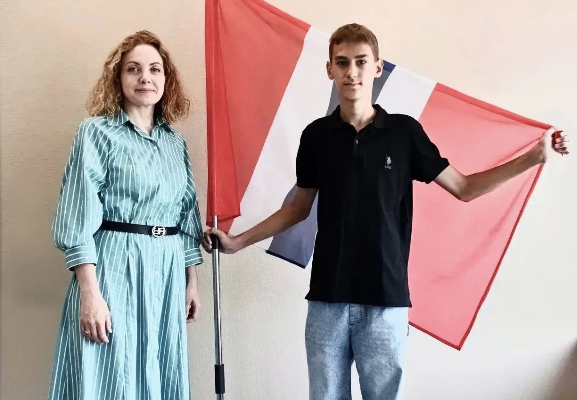 Сегодня провела очень тёплую встречу с Иваном Власовым, учеником омской школы № 132, и его мамой Сегодня провела очень тёплую встречу с Иваном Власовым, учеником омской школы № 132, и его мамой