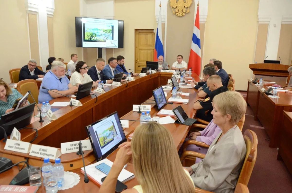 Виталий Хоценко: Вместе с председателем оргкомитета всероссийского конкурса «Культурная столица» Николаем Владимировичем Новичковым и заместителем начальника Управления Президента Российской Федерации по общественным...