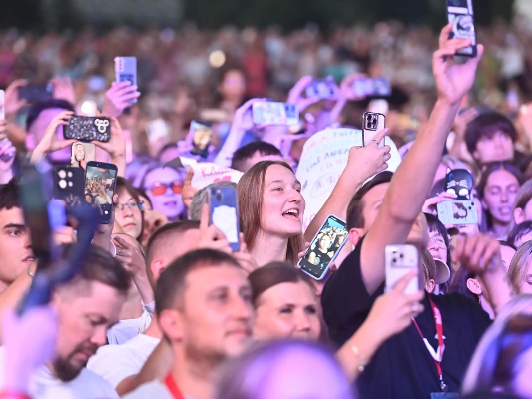 Клава Кока выступила на Дне города в Омске Клава Кока выступила на Дне города в Омске
