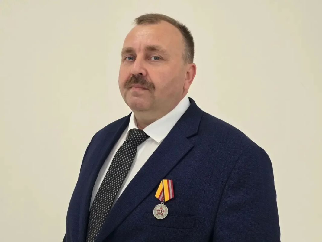 Главному врачу госпиталя ветеранов войн Александру Динкелакеру вручена медаль «Участнику специальной военной операции»