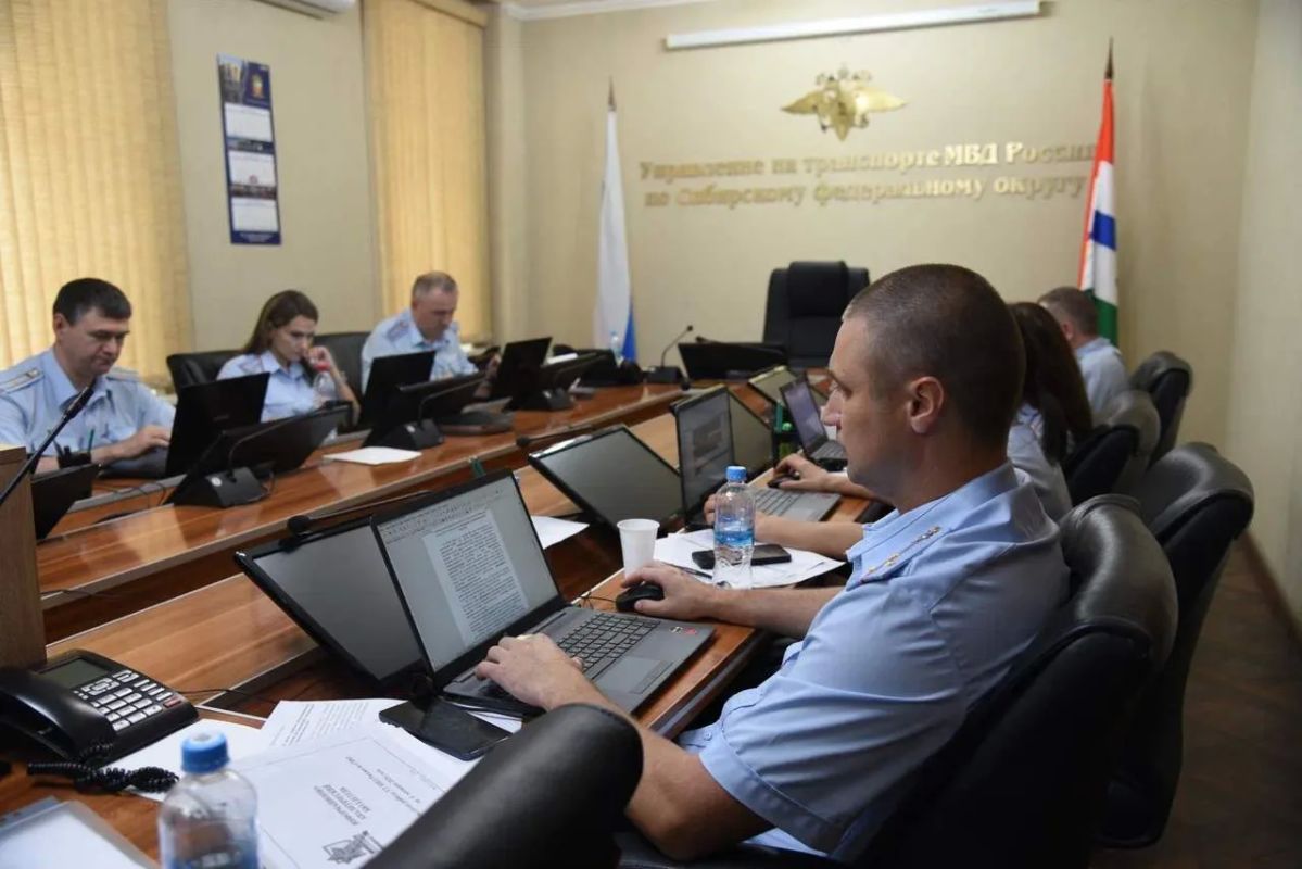 В транспортной полиции Сибири выбрали лучшего сотрудника штаба В транспортной полиции Сибири выбрали лучшего сотрудника штаба