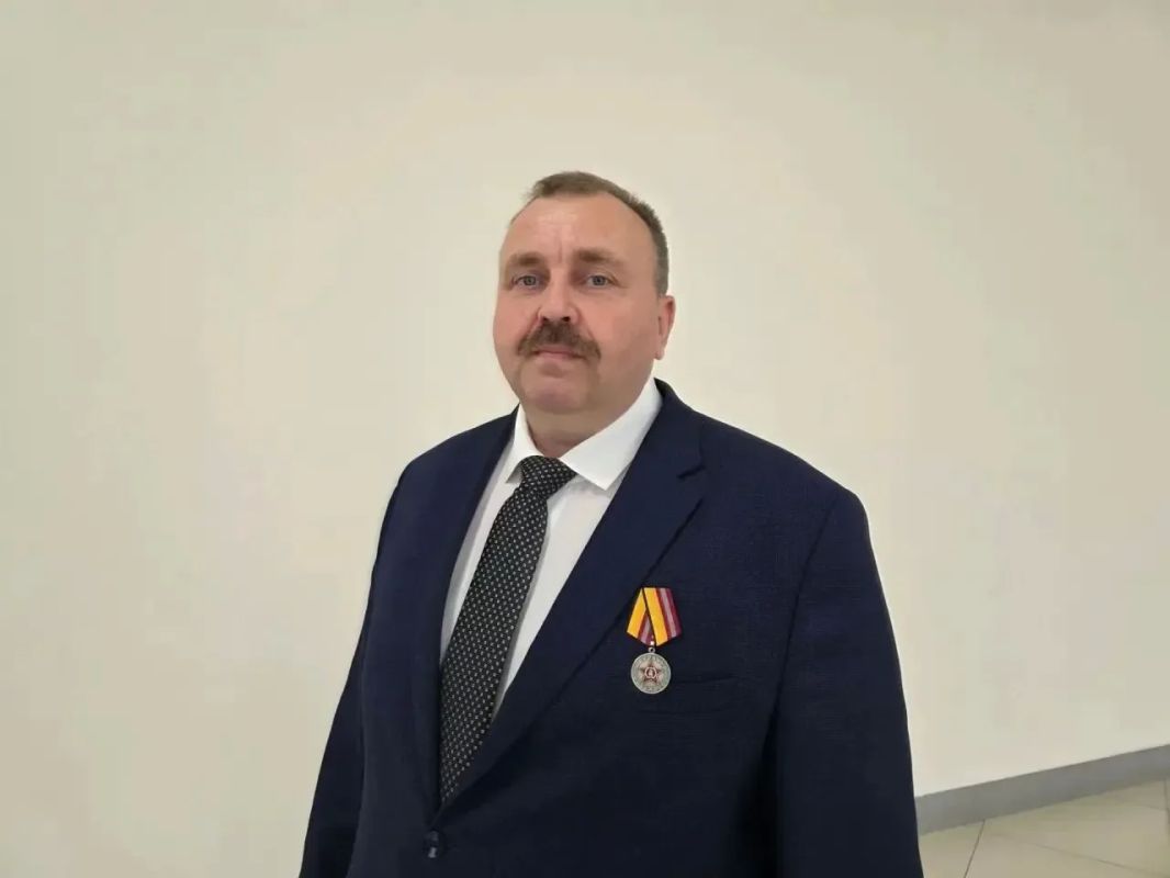 Главному врачу госпиталя ветеранов войн Александру Динкелакеру вручена медаль «Участнику специальной военной операции»