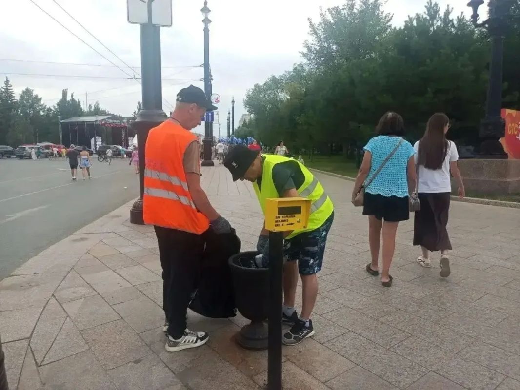 Более 17 тонн мусора вывезли городские службы за праздничные выходные с территорий массовых гуляний Более 17 тонн мусора вывезли городские службы за праздничные выходные с территорий массовых гуляний