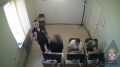 Микронаушник не спас: омичка в четвертый раз завалила экзамен на права из-за попытки обхитрить инспектора