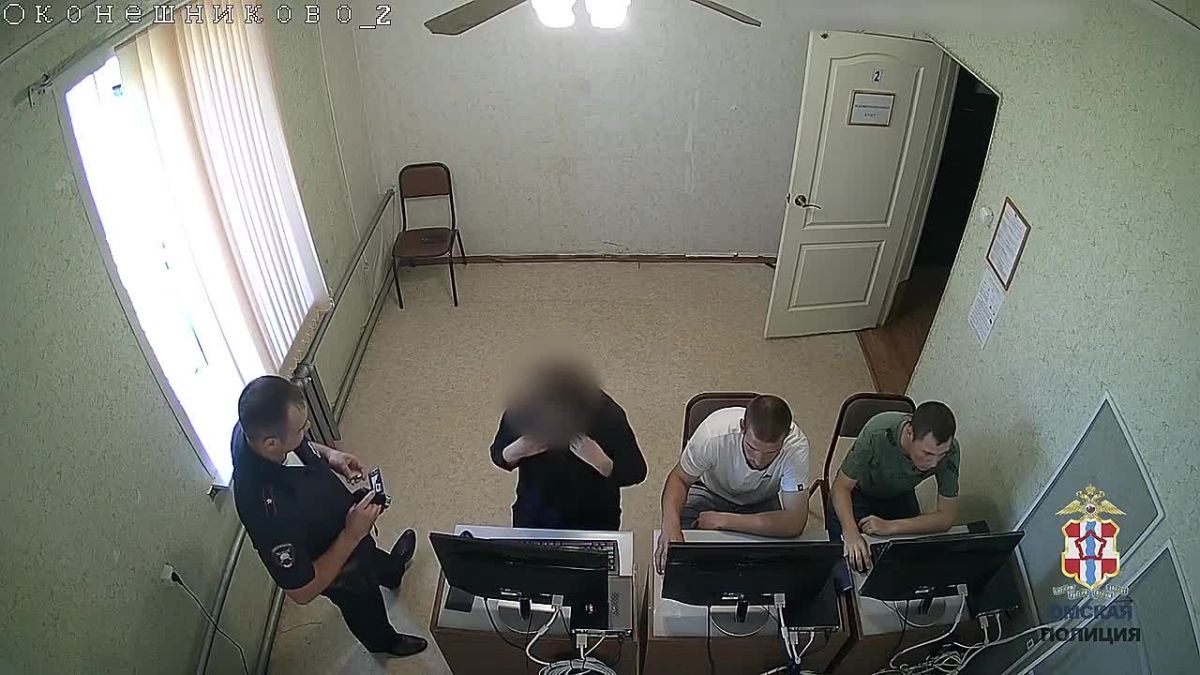 В Оконешниковском районе девушка пыталась сдать ПДД с микронаушником