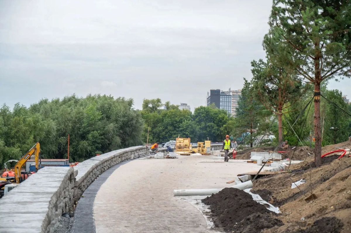 В Омской крепости готовится к открытию крупнейший фонтанный комплекс за Уралом В Омской крепости готовится к открытию крупнейший фонтанный комплекс за Уралом