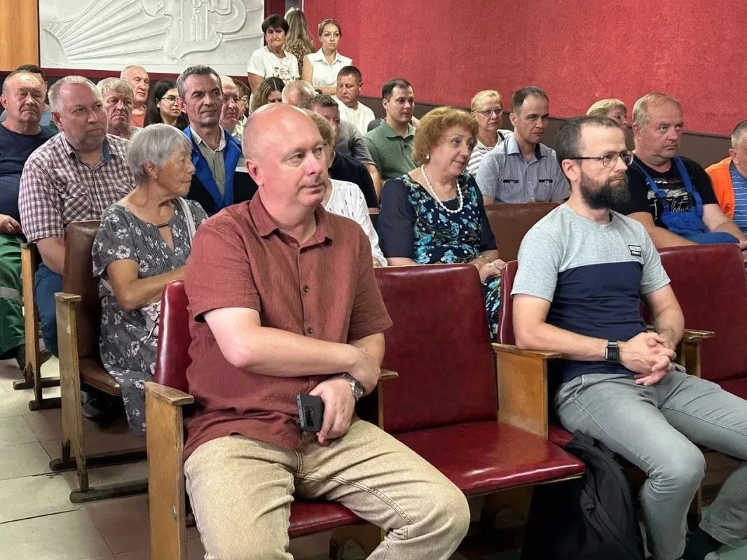 В Омске предложили вернуть бесплатное обучение водителей электротранспорта В Омске предложили вернуть бесплатное обучение водителей электротранспорта