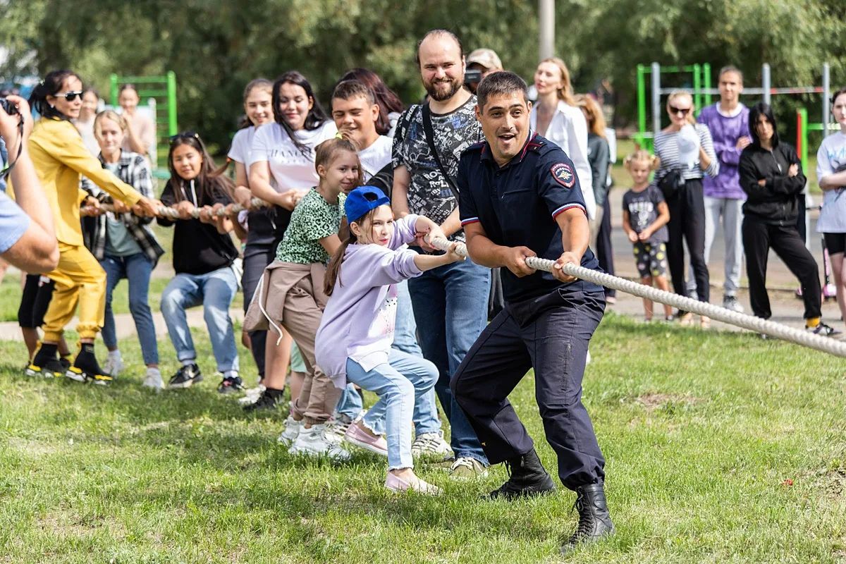 Омская полиция приглашает всех желающих на спортивный праздник «Зарядка со стражем порядка» Омская полиция приглашает всех желающих на спортивный праздник «Зарядка со стражем порядка»