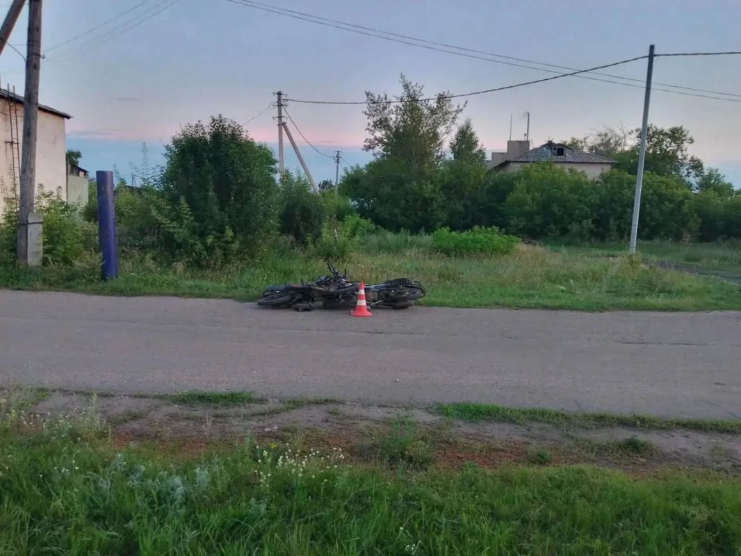 В Омской области подростки на мопедах не поделили проезжую часть В Омской области подростки на мопедах не поделили проезжую часть