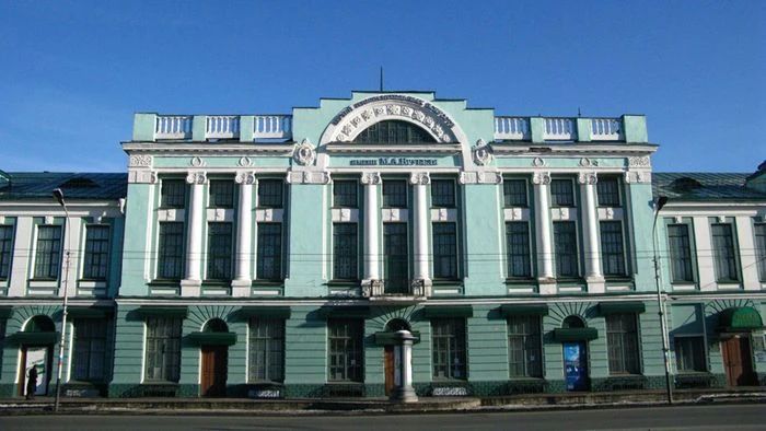 Путин наградил директора омского музея имени Врубеля