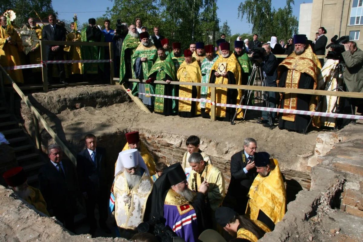 Воскресенский собор: от руин до духовного сердца Омска Воскресенский собор: от руин до духовного сердца Омска