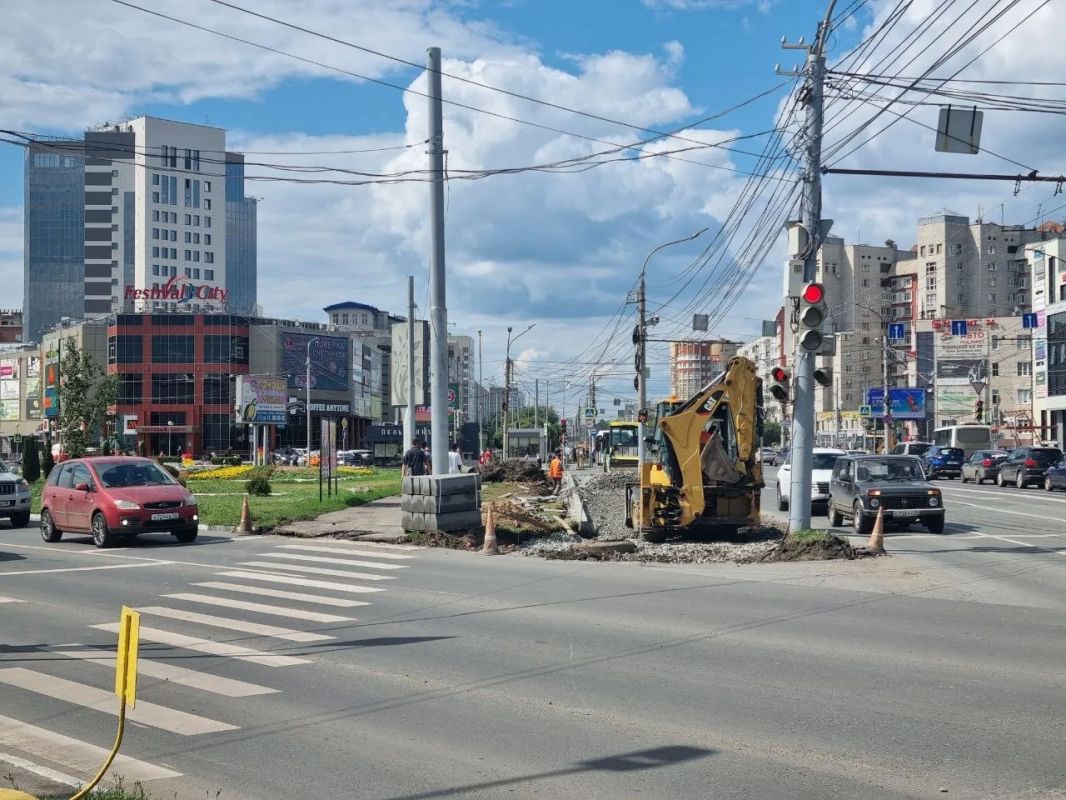 На левобережье Омска в самом разгаре реконструкция перекрестка улиц Конева и 70 лет Октября На левобережье Омска в самом разгаре реконструкция перекрестка улиц Конева и 70 лет Октября