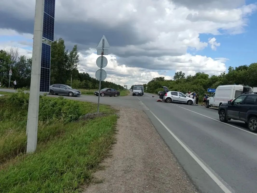 Вчера в 15:40 в дежурную часть ОМВД России по Калачинскому району поступило сообщение о дорожно-транспортном происшествии на пересечении автодорог Сыропятское – Кормиловка – Калачинск и подъезд к селу Куликово Вчера в 15:40 в дежурную часть ОМВД России по Калачинскому району поступило сообщение о дорожно-транспортном происшествии на пересечении автодорог Сыропятское – Кормиловка – Калачинск и подъезд к селу Куликово