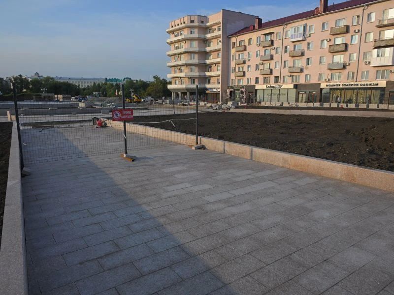 В Омске продолжается комплексное благоустройство площади Бухгольца
