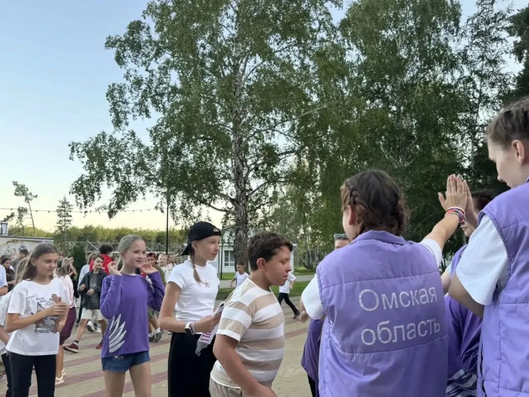 В центре «Буревестник» проходит загородная профильная смена «Содружество орлят», которая в этом году объединила уже более 300 активных учеников начальных классов со всей Омской области В центре «Буревестник» проходит загородная профильная смена «Содружество орлят», которая в этом году объединила уже более 300 активных учеников начальных классов со всей Омской области