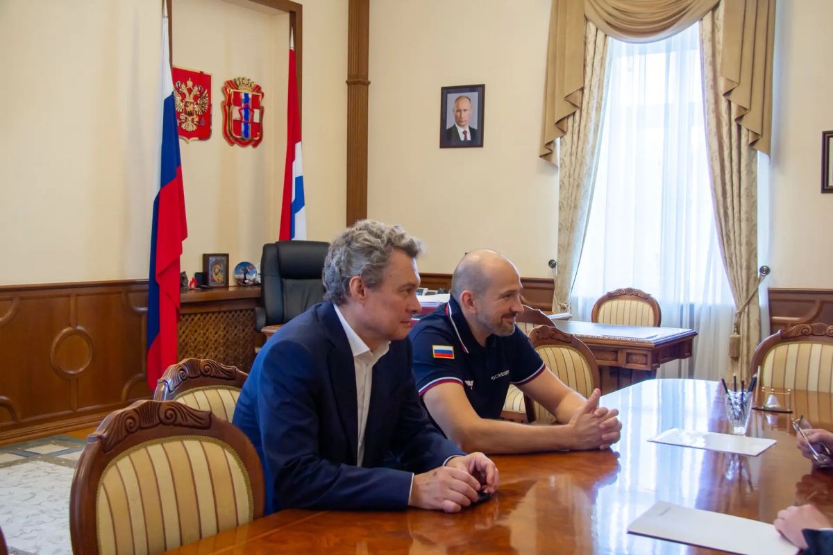 Глава Росжелдора встретился с представителями Правительства и Законодательного собрания Омской области и посетил отряд ВО ЖДТ России Глава Росжелдора встретился с представителями Правительства и Законодательного собрания Омской области и посетил отряд ВО ЖДТ России