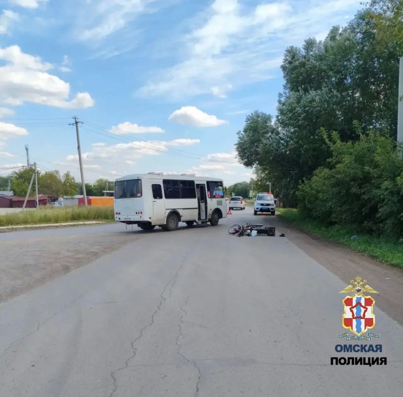 В Калачинском районе автоинспекторы выясняют обстоятельства столкновения автобуса и мопеда В Калачинском районе автоинспекторы выясняют обстоятельства столкновения автобуса и мопеда