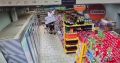 Мама года: жительница Омской области заставила сына украсть телефон в магазине