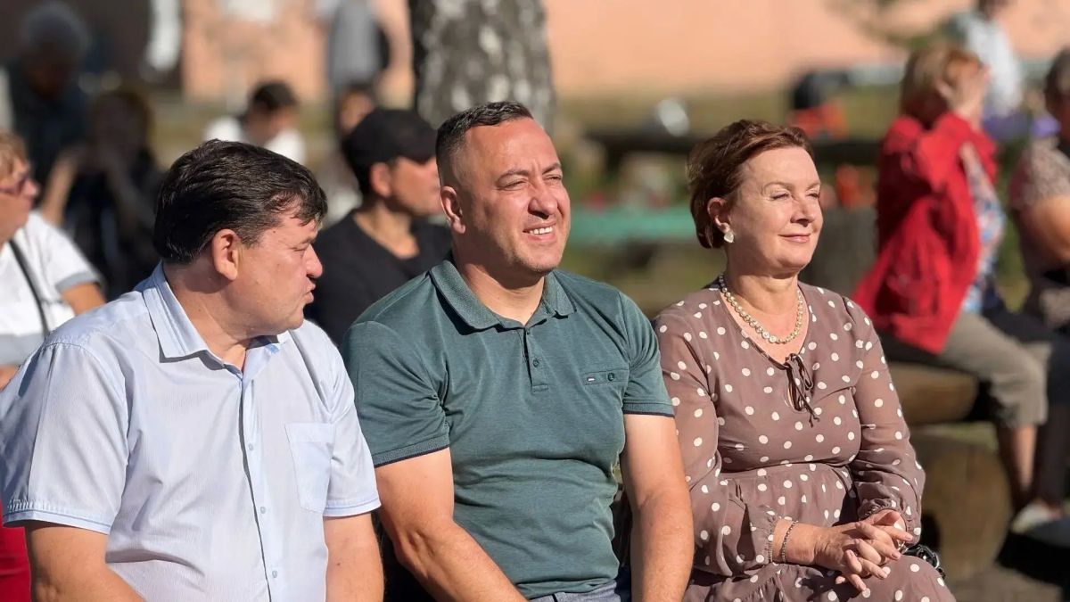 Калачинск празднует 231летие: в «Берёзовой роще» прошёл концерт для местных жителей Калачинск празднует 231летие: в «Берёзовой роще» прошёл концерт для местных жителей