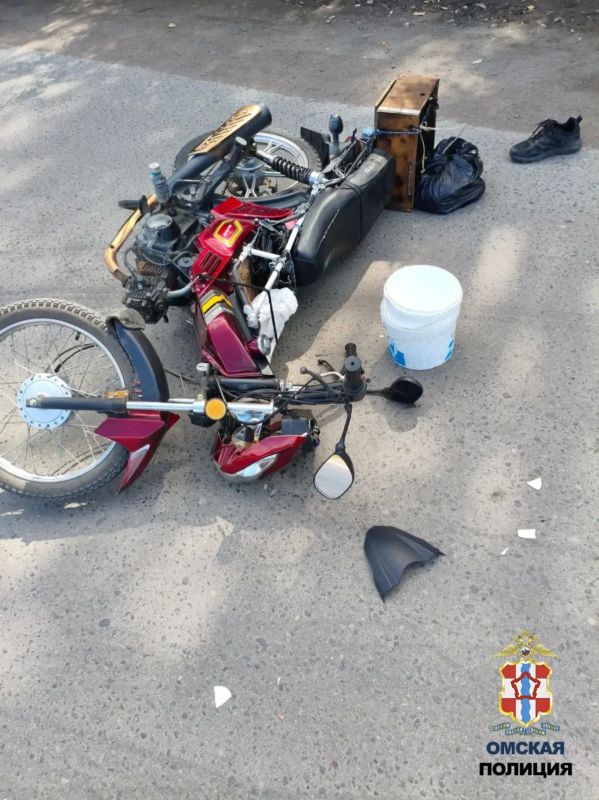 В Калачинском районе автоинспекторы выясняют обстоятельства столкновения автобуса и мопеда