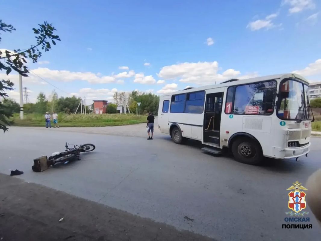 В Калачинском районе автоинспекторы выясняют обстоятельства столкновения автобуса и мопеда В Калачинском районе автоинспекторы выясняют обстоятельства столкновения автобуса и мопеда