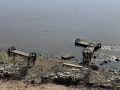 «Сила есть — ума не надо»: в омском сквере неизвестные скинули скамейки в воду
